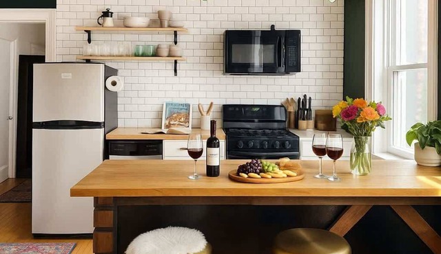 Pride Weekend Stay | 4 Beds | Eclectic