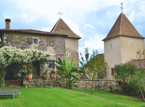 Prieuré du XVème restauré, jardin clos de 2000 m², piscine, cheminée, WiFi fibre, proche église - FR-1-653-219
