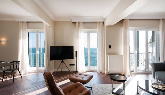 Primavera' Seafront apt with tower view