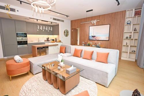 Prime Beach 1BR - Elegant Chic Coastal Retreat