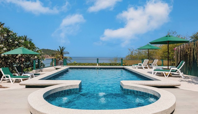 Prime beachfront. Direct access to secluded beach. Swimming Pool with ocean view