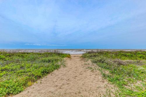Prime Beachfront Private Gazebo Sleeps 14