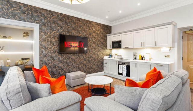 Prime Central Edinburgh 2 bed