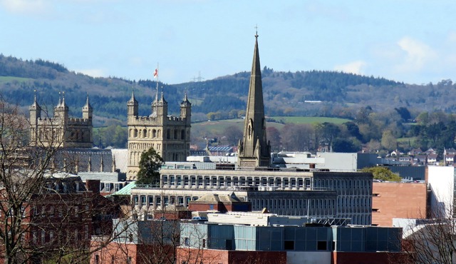 Prime central Exeter apartment - affordable luxury, quiet, private parking.