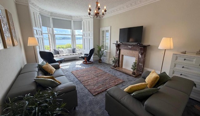 Prime Dundee West End 3BR Apartment, Stunning River Views, Sleeps 6