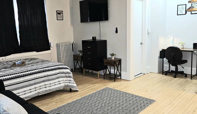 Prime location, 2 min from Yale!