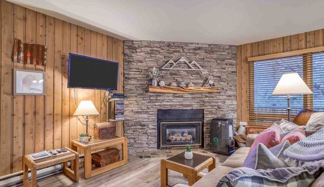Prime Location Lower-Level Condo with Mt. Bachelor Village Hot Tubs and Pool