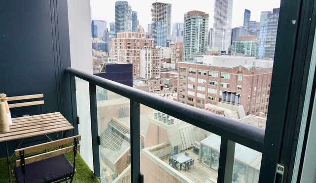 Prime Location, Premium Comfort: Unforgettable Stay in Toronto!