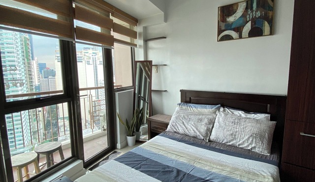 Prime Location Studio Condo in Makati with City View and Fast Wifi