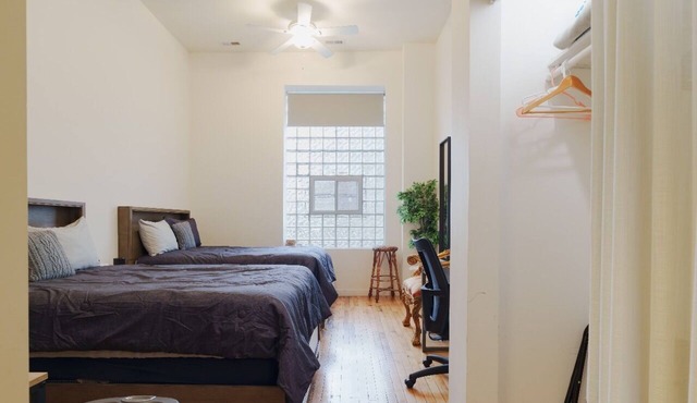 Prime Location Wicker Park Studio Close to Shops & Dining
