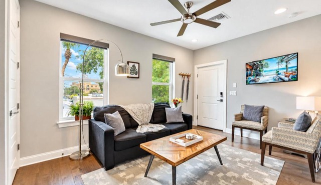Prime Luxury New Townhouse in Tampa's Best Spot!