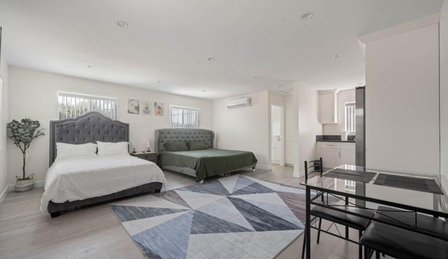 Prime new beautiful studio in burbank