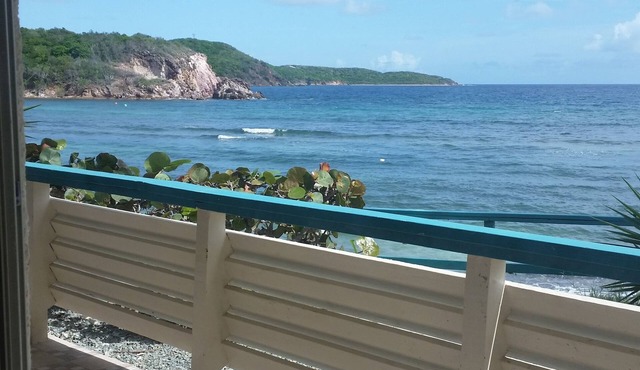 Prime Oceanfront, Remodeled St. Thomas 2BR/2BA Condo-Poolside, W/D, & Dining