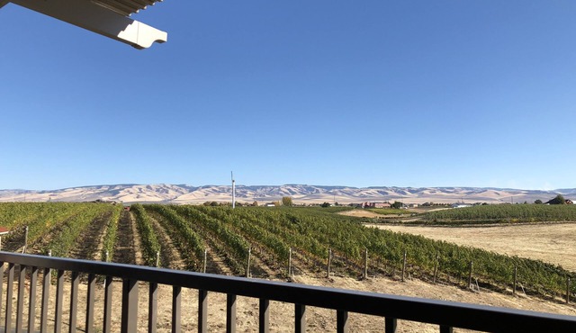 Prime Tum-A-Lum Ridge Retreat – Your Vineyard Escape in Walla Walla Wine Country