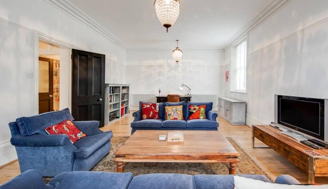 Princes Villa - large fully Self Contained Flat, 5 minutes from the sea