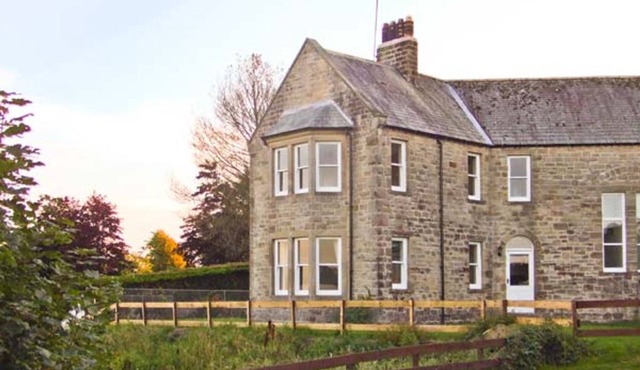 PRIORY VIEW, pet friendly, country holiday cottage in Ulverston