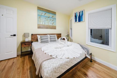 Pristine 5BR Milton Apt - Free Parking, Balcony, AC & TV 142