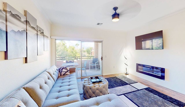 Pristine condo with a putting green, two pools, hot tub, & fitness room