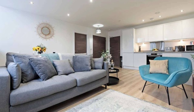 Pristine Flat, Ideal for Small groups, Sleeps 4!