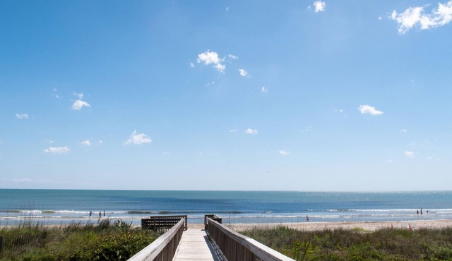 Pristine Oceanfront Surf Villa condo in Sawgrass