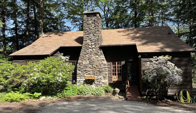 Pristine Private Lakefront Cottage in West Hartland CT - Two Season Rentals