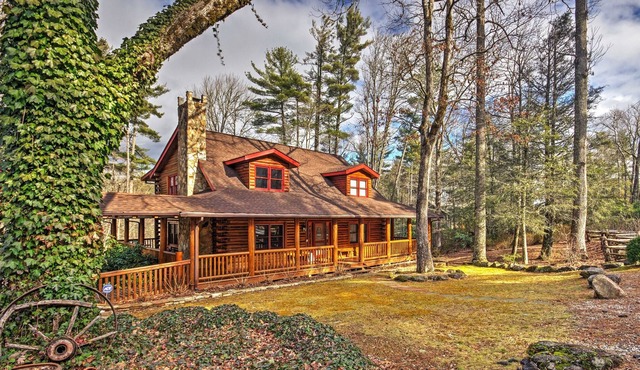 Pristine Sapphire Resort Cabin w/ Deck & Game Room