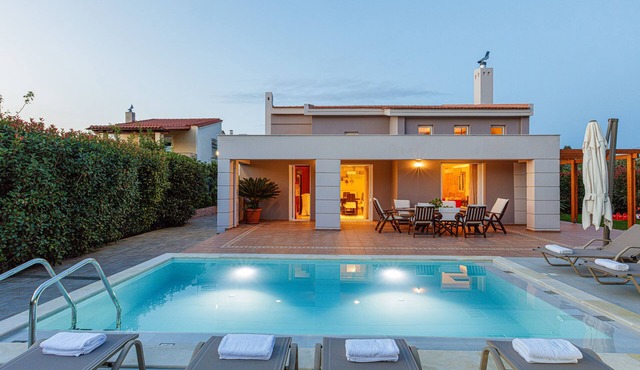 Privacy in a peaceful village, walking distance to amenities!