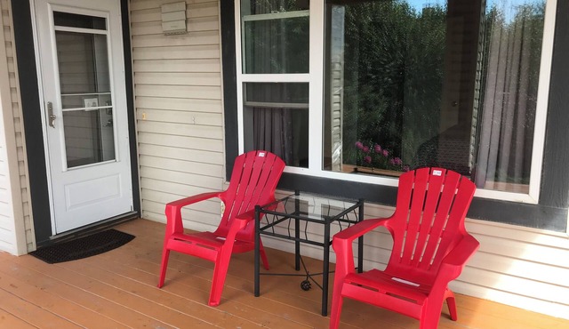 Private 2 Bedroom guests suite with separate entrance in Northwest+Nature views