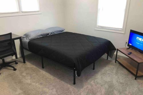 Private 2-bedroom house, free parking, 15-min walk to direct NYC Manhattan train, MetLife Stadium FIFA World Cup 30 minutes away