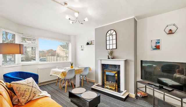Private 2Bed-Parking & Garden-By FabAccommodation