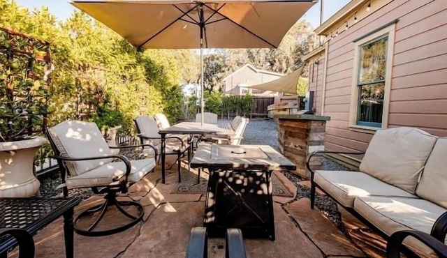 Private 2BR Downtown Retreat with Onsite Parking — Walk to Petco & Gaslamp