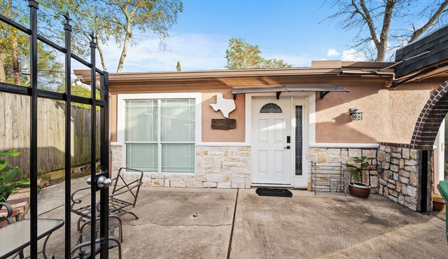 PRIVATE 2BR GUESTHOUSE: Food Hub & Easy Freeway Access in International District