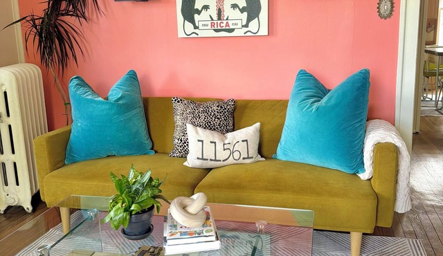 Private 2nd story apartment in the heart of Long Beach- Pura Vida!