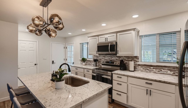 Private 3 bed/2 bath w/Fire Pit, Hot Tub, Game Room near Denver and Boulder
