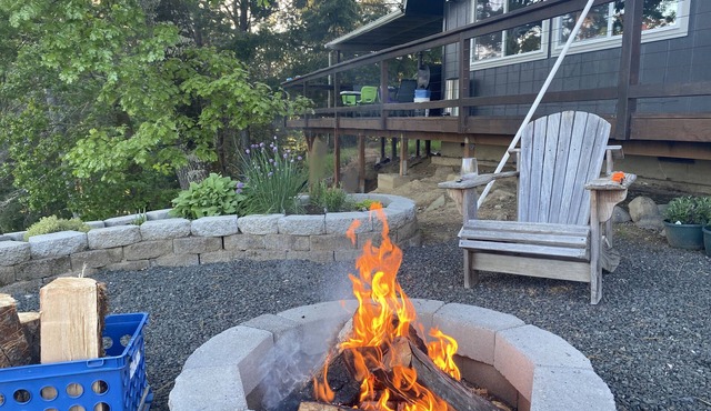 Private 3-bedroom lodge in Sutherlin with views, WiFi.