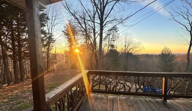 Private 3Acre Mountain Retreat wFireplace. Wildlife, & Stunning Views