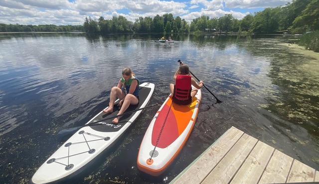 Private 3bdr cabin on Apple River kayaks, SUPS, & Sauna. Pet friendly!