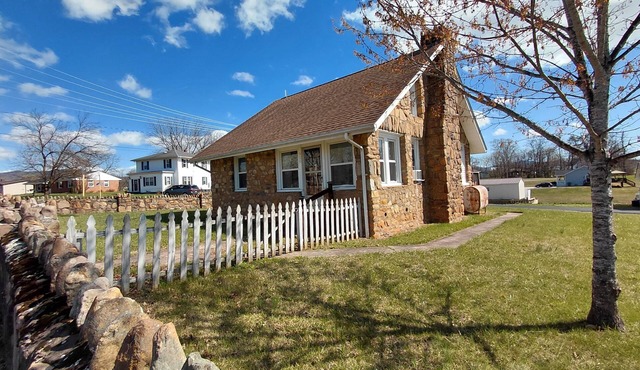 Private 3BR - Minutes to Shenandoah National Park & Massanutten! Bring your Pup!