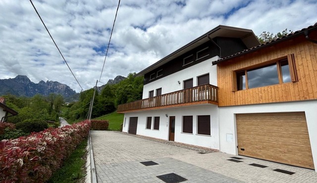 Private 4 Bedroom Country Home