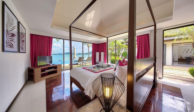 Private 4BR Beachfront Villa | Bophut Beach