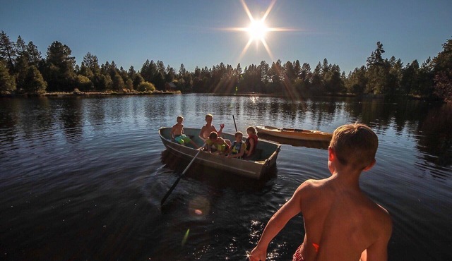 Private 5 ac pond 6 bedrooms & 4 bath, perfect for reunions or team building