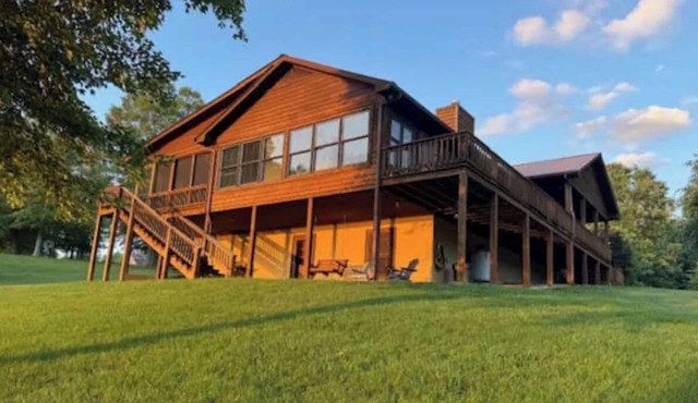 Private 5-Acre Retreat, Panoramic Dale Hollow Lake View, Sleeps 10