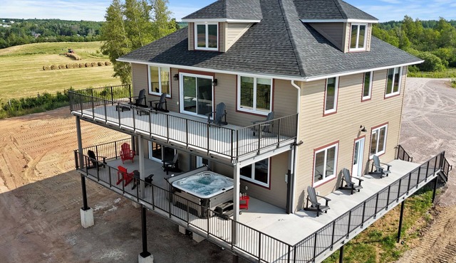 Private 6 Bedroom/Luxury Retreat/Hot Tub/Stunning Valley Views/Sleeps 14