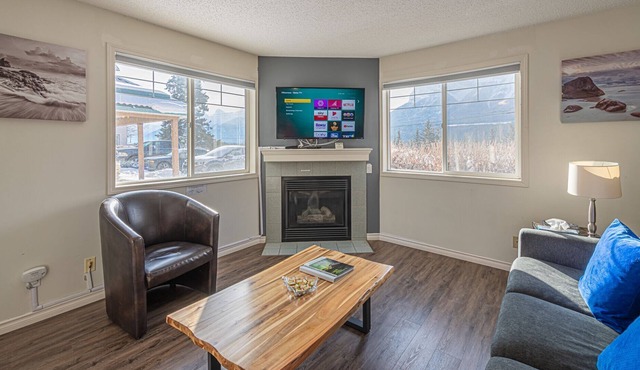 *** Private Access*** Great Mountain Views, 2 Bedroom Townhouse