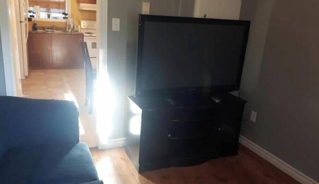 Private and cozy one bedroom sanctuary few minutes from the Airport