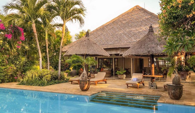 Private and Peaceful Beachfront Pool Villa @ Lokopaksa, Seririt!
