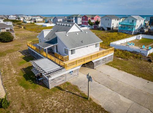 Private and Quiet Family Retreat - Steps to the Beach