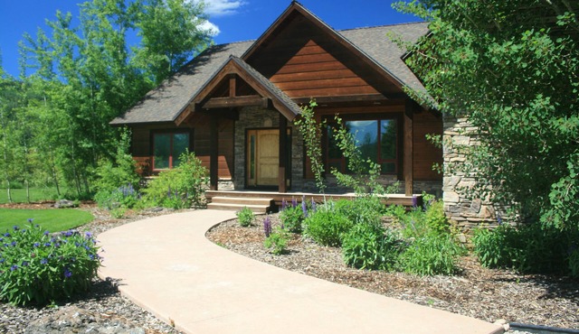 Private and spacious 6 bedroom high end house in beautiful Victor, Sleeps 16!