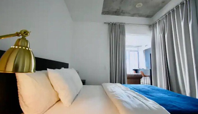 Private Apartment Toronto Downtown w/CN View + Pool