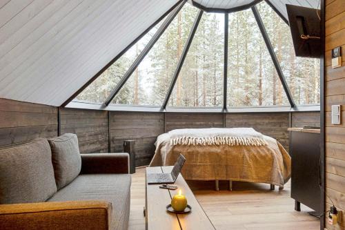 Private Aurora Samruam B Glass Roof Igloo